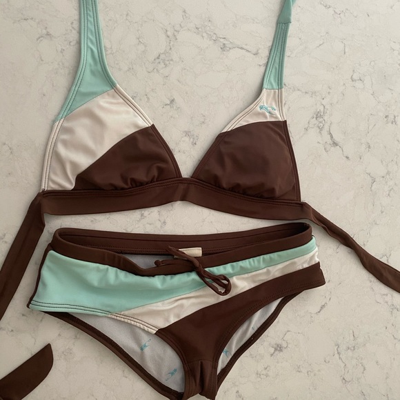 oneill bathing suit! - Picture 2 of 4